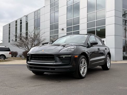 Used 2022 Porsche Macan image 2