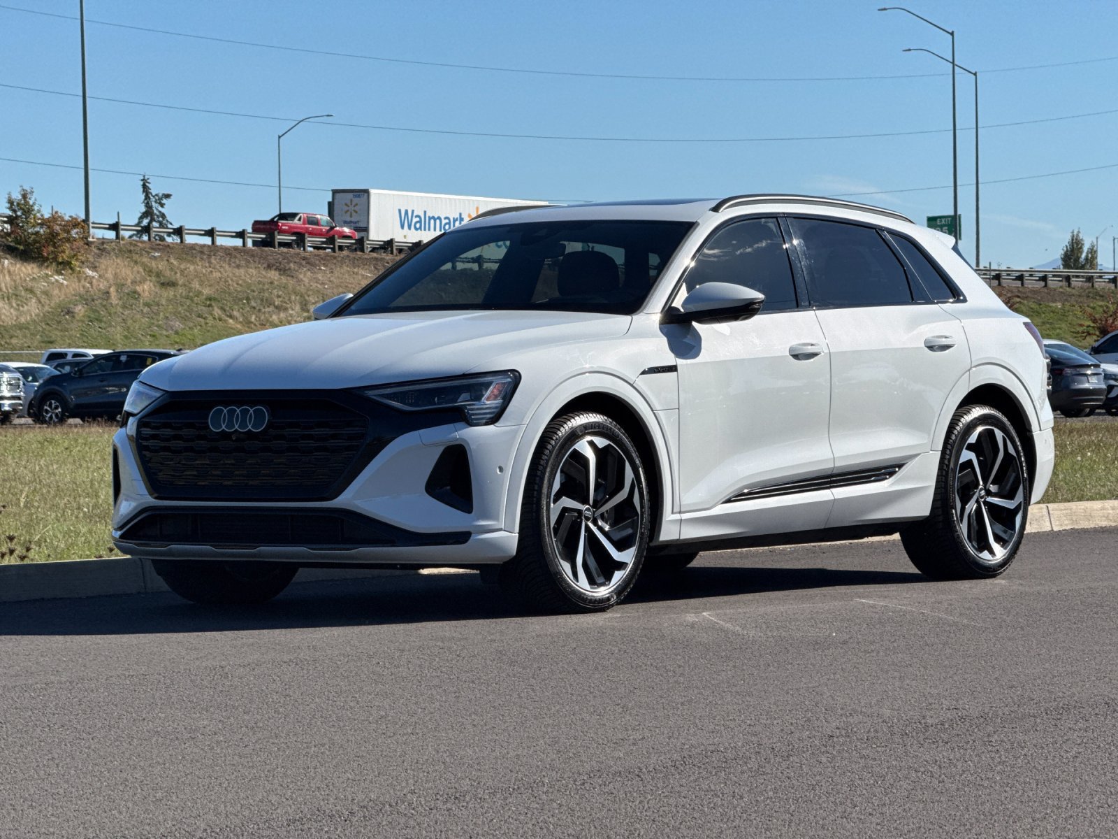 Used 2024 Audi Q8 e-tron Prestige w/ Prestige Package AWD/4WD image 7