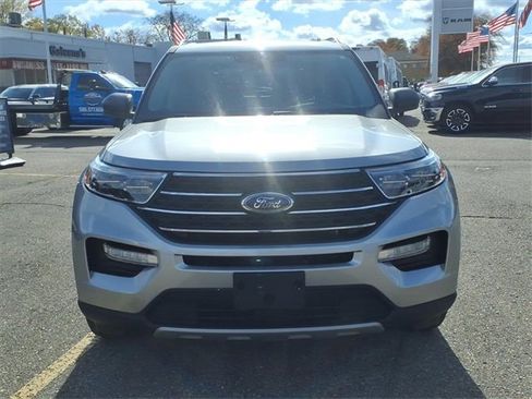 Used 2022 Ford Explorer XLT w/ Equipment Group 202A image 2