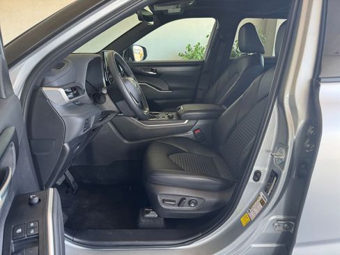 Used 2025 Toyota Highlander XSE AWD/4WD image 30