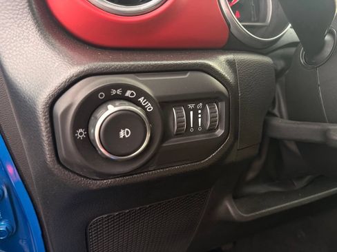 Used 2022 Jeep Wrangler Unlimited Rubicon w/ Dual Top Group AWD/4WD image 13