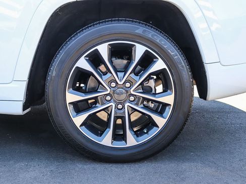 Used 2023 Jeep Grand Cherokee Overland w/ Advanced Protech Group III AWD/4WD image 12