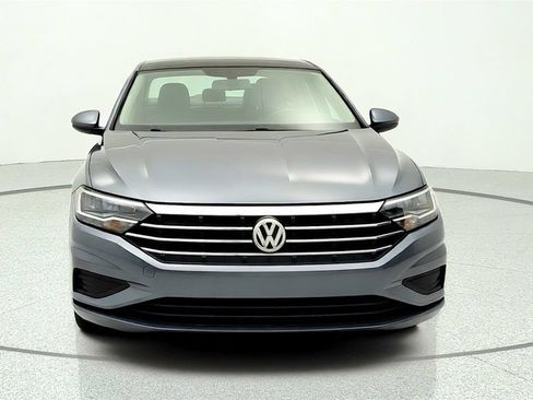 Used 2019 Volkswagen Jetta SE w/ Cold Weather Package FWD image 2