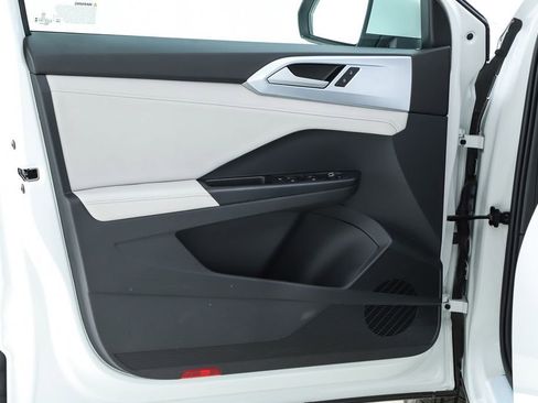New 2026 Volkswagen Taos SE image 55