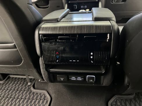 Used 2024 Jeep Wagoneer L Series II w/ Flexible Seating Group image 24