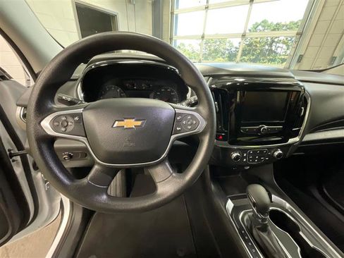 Used 2021 Chevrolet Traverse LS image 14