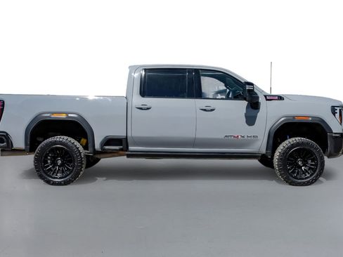 Used 2024 GMC Sierra 2500 AT4X image 5