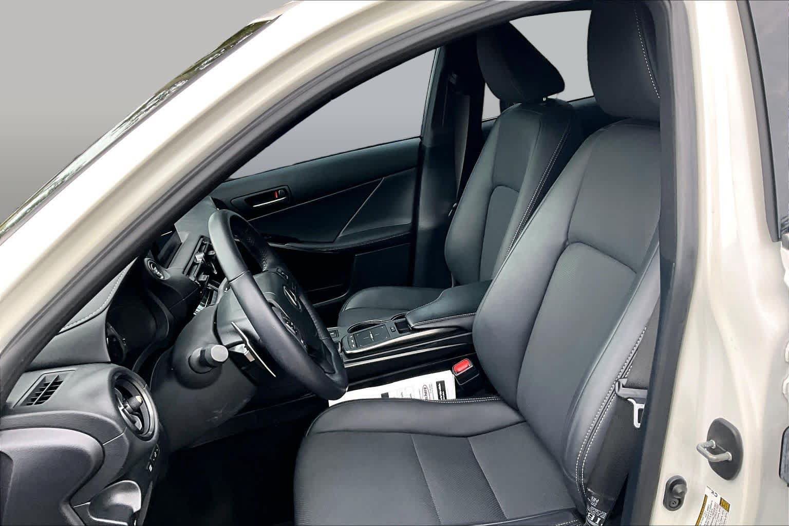 Used 2023 Lexus IS 300 w/ Comfort Package RWD image 8