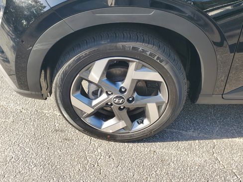 Used 2025 Hyundai Venue SEL image 4