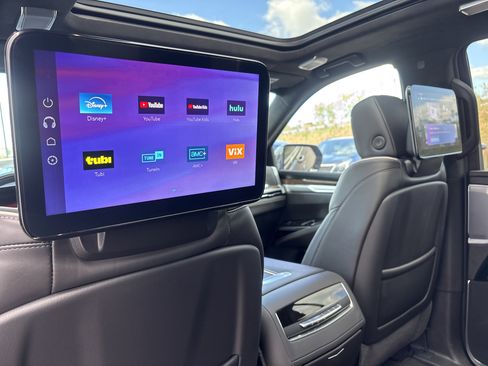 Used 2025 Cadillac Escalade Sport Platinum AWD/4WD image 31