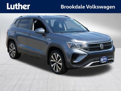 Certified 2022 Volkswagen Taos SE w/ Panoramic Sunroof Package