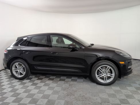 Certified 2025 Porsche Macan image 9