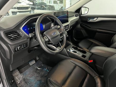 Used 2024 Ford Escape Platinum AWD/4WD image 11