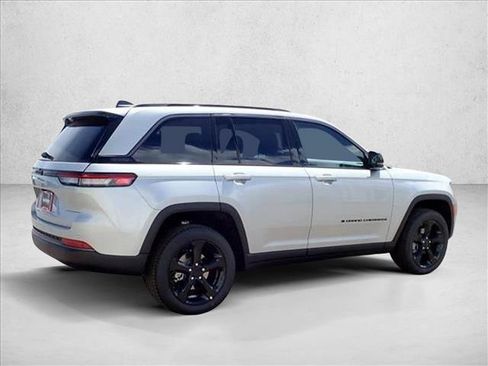 New 2026 Jeep Grand Cherokee Limited w/ Limited Altitude Package AWD/4WD image 4