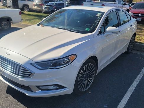Used 2017 Ford Fusion SE image 2