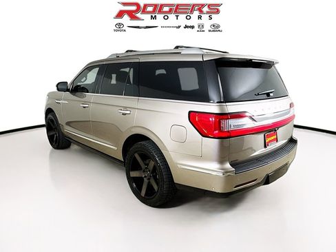 Used 2019 Lincoln Navigator Reserve AWD/4WD image 6