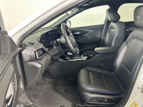 Used 2024 Buick Envista Sport Touring w/ Convenience I Package FWD image 11