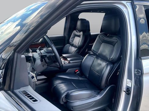 Used 2023 Lincoln Navigator Reserve RWD image 8