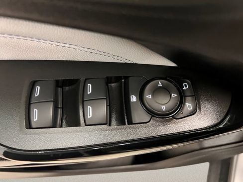 Certified 2025 Chevrolet Trax LT FWD image 17
