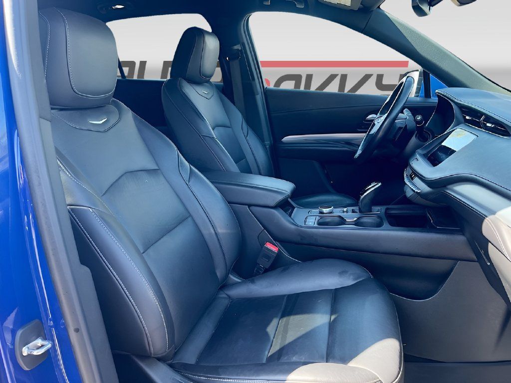 Used 2022 Cadillac XT4 Premium Luxury w/ Safety Alert Package FWD image 26