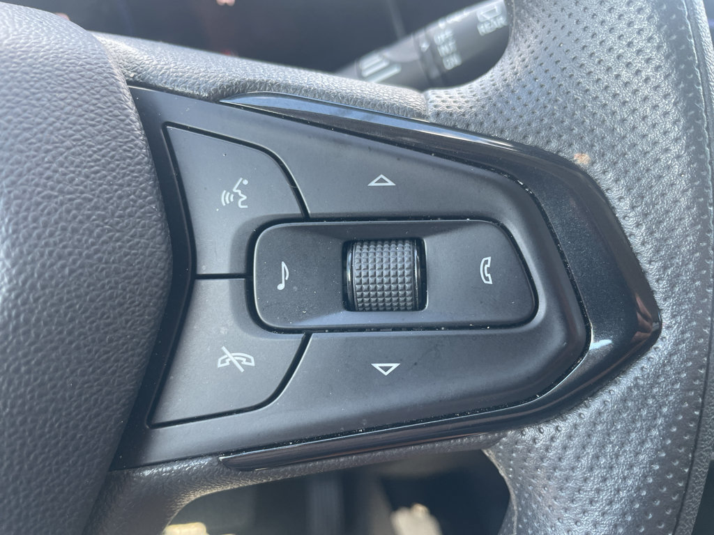 Used 2025 Chevrolet Trax LT FWD image 26