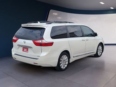 Used 2016 Toyota Sienna Limited image 5