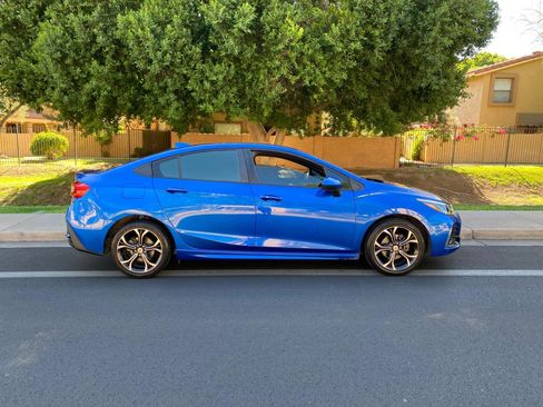 Used 2019 Chevrolet Cruze LT w/ Convenience Package FWD image 8