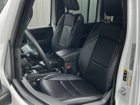 Used 2024 Jeep Wrangler High Altitude image 32