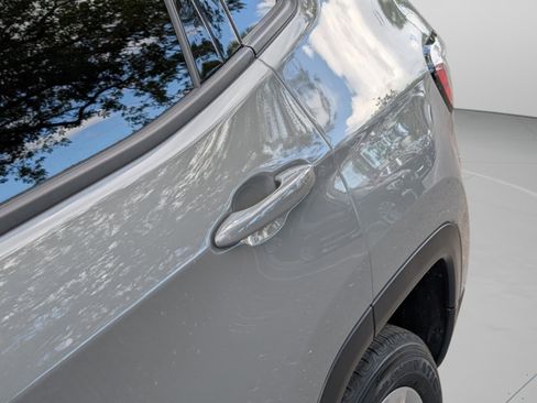 Used 2023 Jeep Compass Latitude image 18