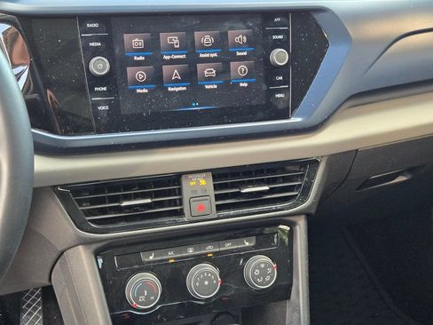 Used 2023 Volkswagen Taos SE w/ Panoramic Sunroof Package FWD image 27
