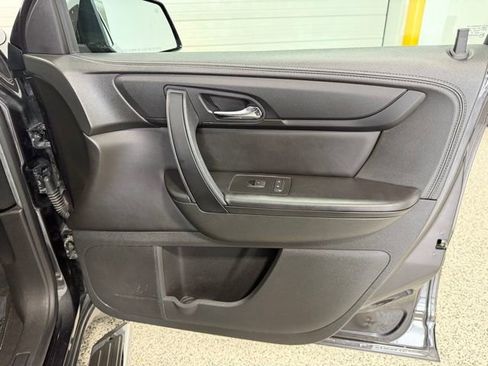 Used 2015 Chevrolet Traverse LT w/ Style and Technology Package FWD image 21