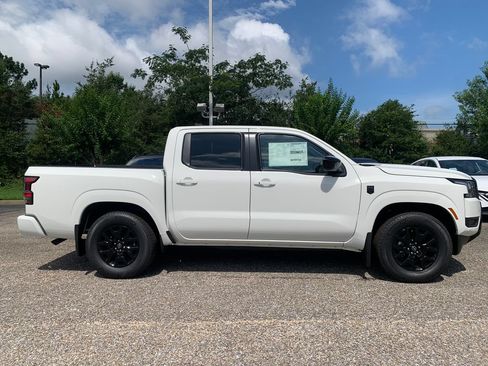 New 2026 Nissan Frontier SV w/ SV Convenience Package RWD image 2