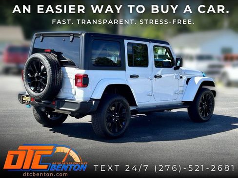 Used 2022 Jeep Wrangler Unlimited Sahara w/ Cold Weather Group AWD/4WD image 5
