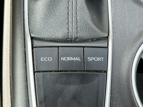 Used 2024 Toyota Camry LE FWD image 32