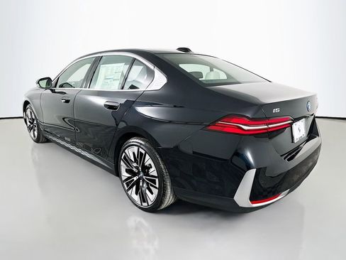 New 2026 BMW i5 eDrive40 w/ Premium Package RWD image 7
