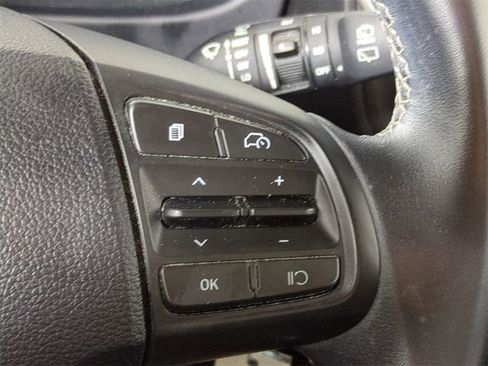 Used 2023 Hyundai Venue SEL w/ Cargo Package image 25