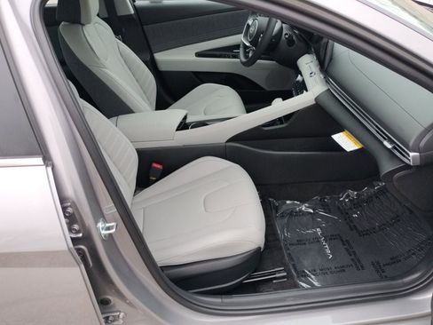 Used 2025 Hyundai Elantra Limited FWD image 46