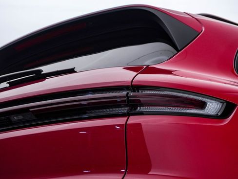 Certified 2024 Porsche Cayenne image 12