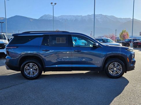 Used 2025 Chevrolet Traverse LT AWD/4WD image 2