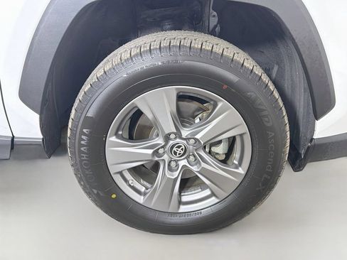 Used 2024 Toyota RAV4 LE AWD/4WD image 27