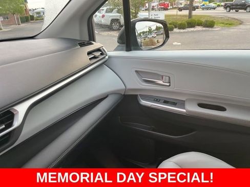 Used 2025 Toyota Sienna XLE FWD image 27