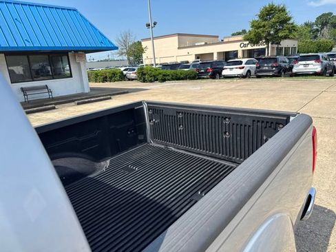 Used 2012 Nissan Frontier SV RWD image 9