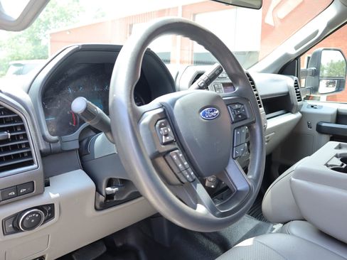 Used 2022 Ford F550 4x4 Crew Cab Super Duty w/ Power Equipment Group image 15