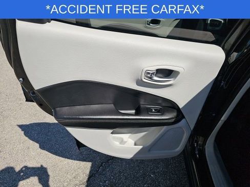 Used 2019 Jeep Compass Latitude w/ Popular Equipment Group FWD image 27