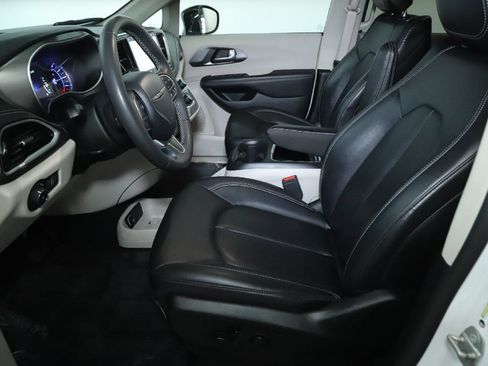 Used 2024 Chrysler Pacifica Limited FWD image 18