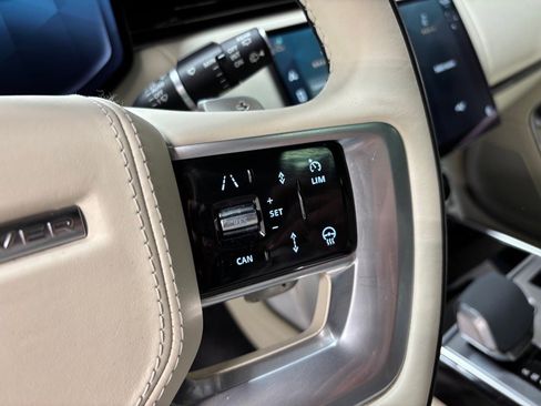 Used 2023 Land Rover Range Rover SE image 18