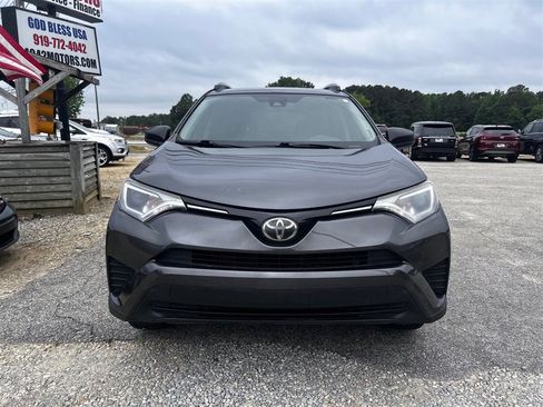 Used 2018 Toyota RAV4 LE FWD image 8