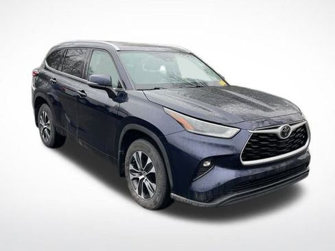Used 2021 Toyota Highlander XLE image 3