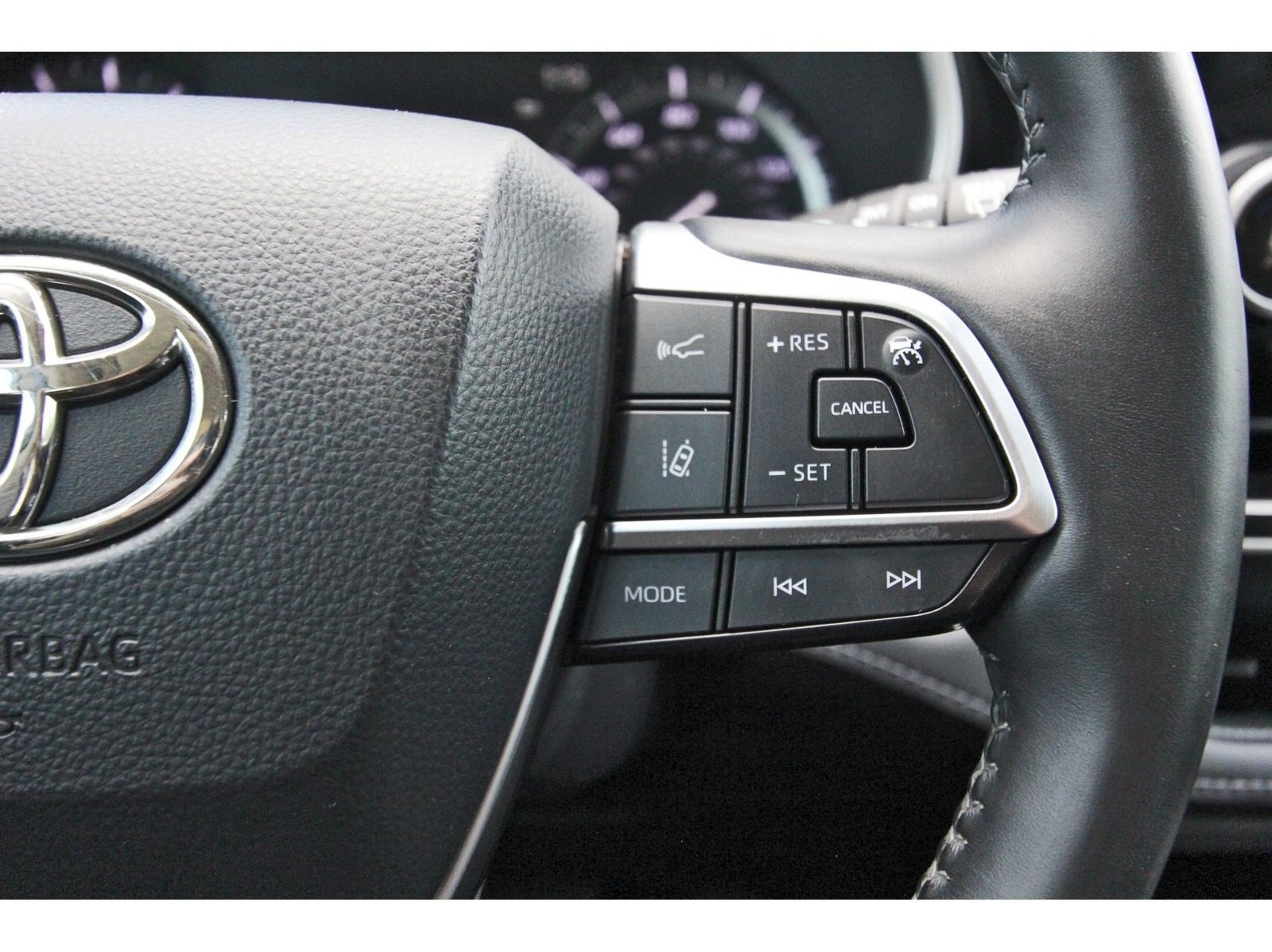 Used 2020 Toyota Highlander XLE AWD/4WD image 20