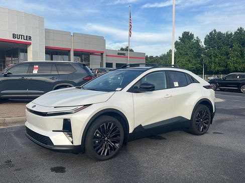 New 2026 Toyota C-HR image 1